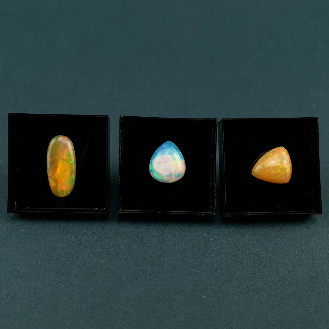 Opal u akrilnoj kutiji L #11410B101