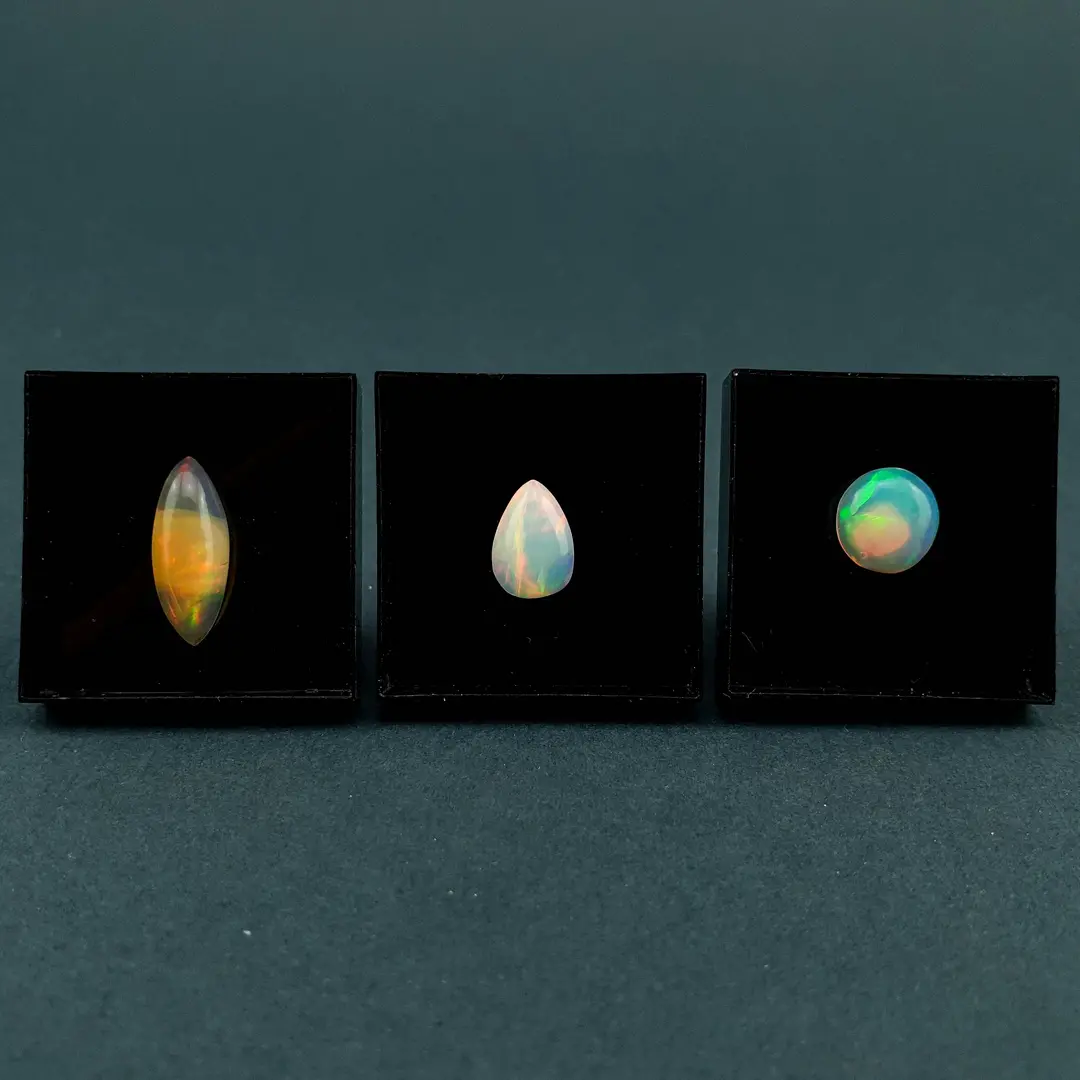 Opal u akrilnoj kutiji M #11412B101