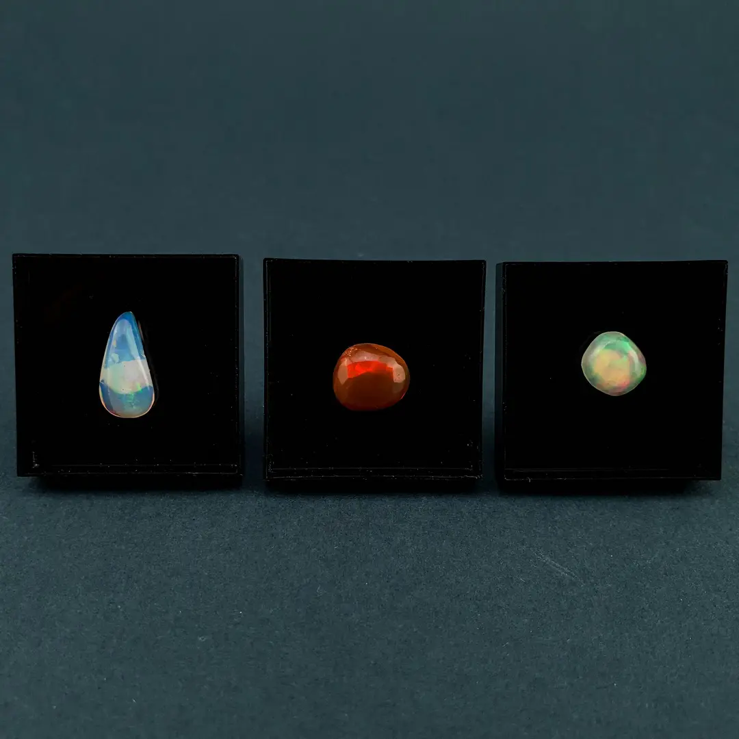 Opal u akrilnoj kutiji S #11414B101