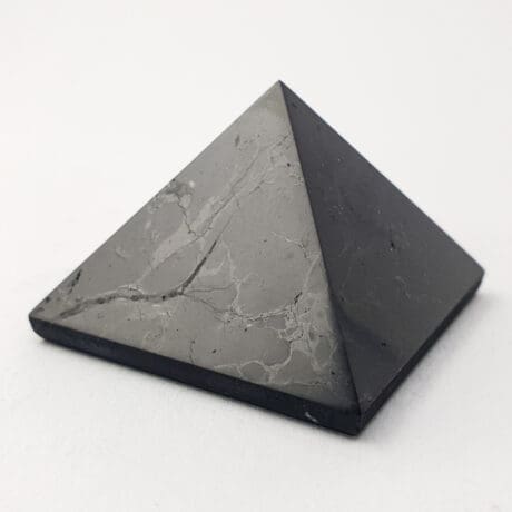 Šungit piramida 4cm #11503B89