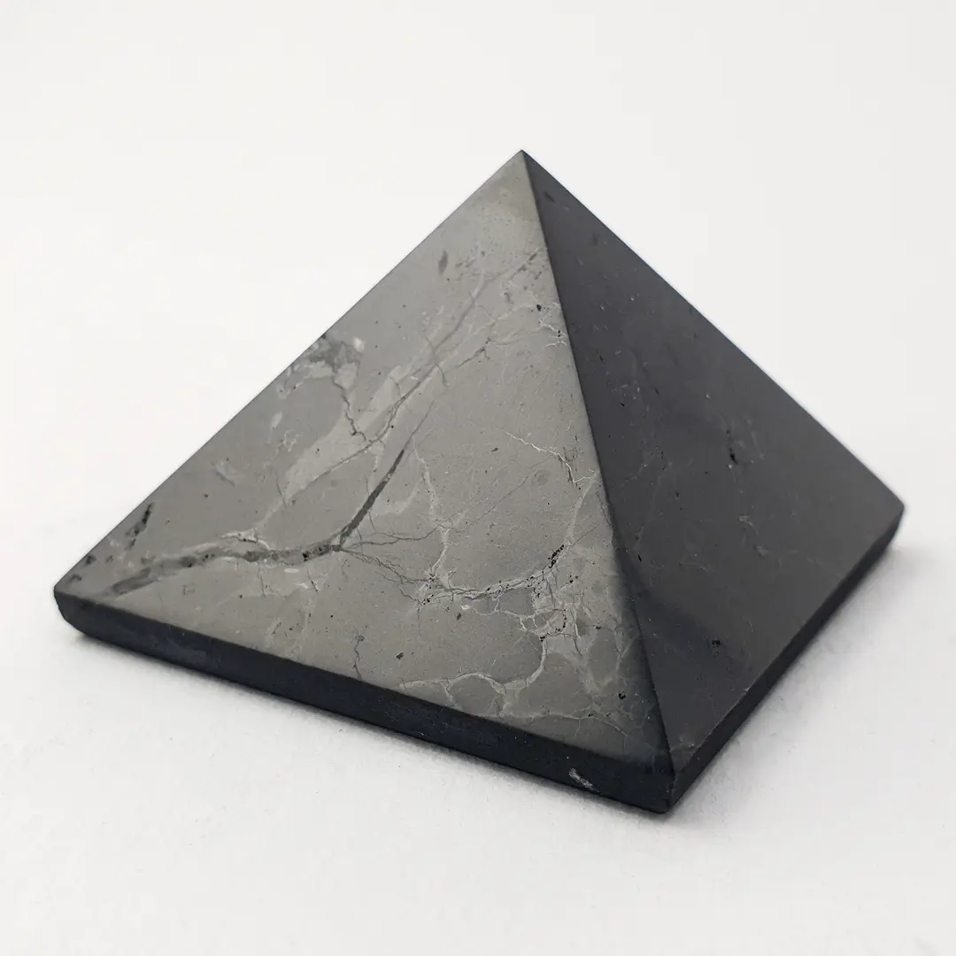 Šungit piramida 4cm #11503B89