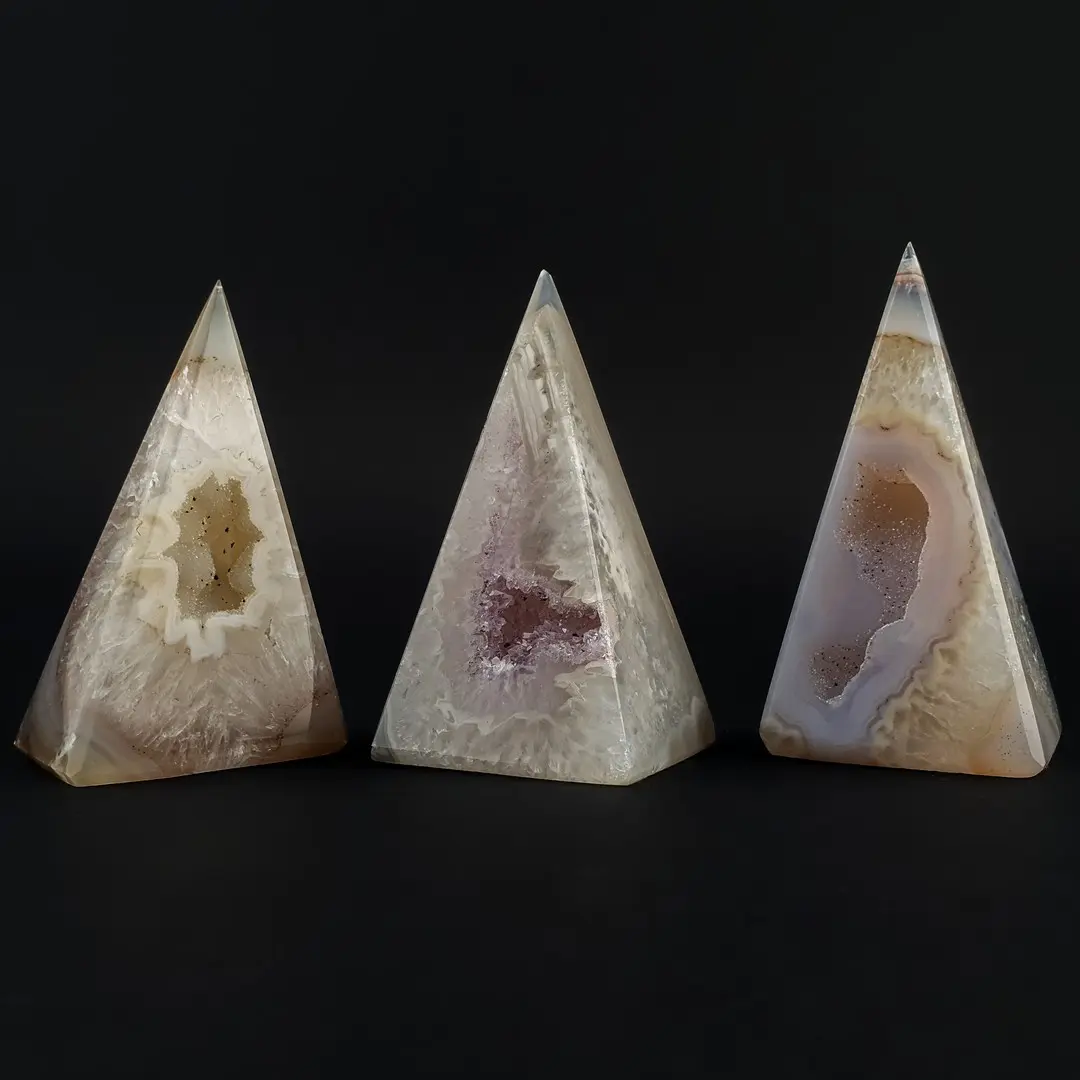 Ahat piramida sa geodicom M #11637P1