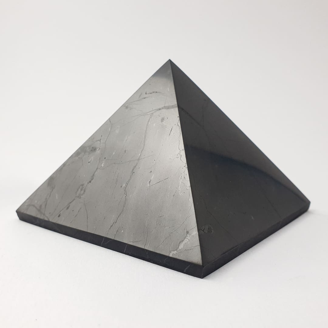 Šungit piramida 10cm #4790P1/B284