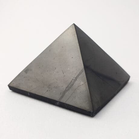 Šungit piramida 5cm #4785B89