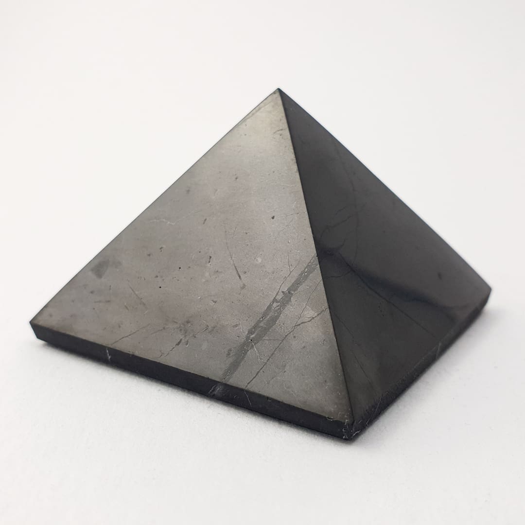 Šungit piramida 5cm #4785B89