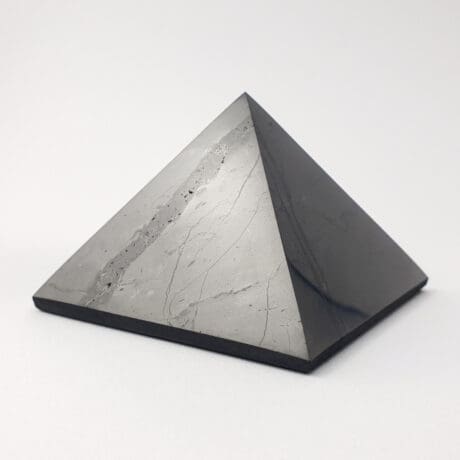 Šungit piramida 8cm #4788P1/B284