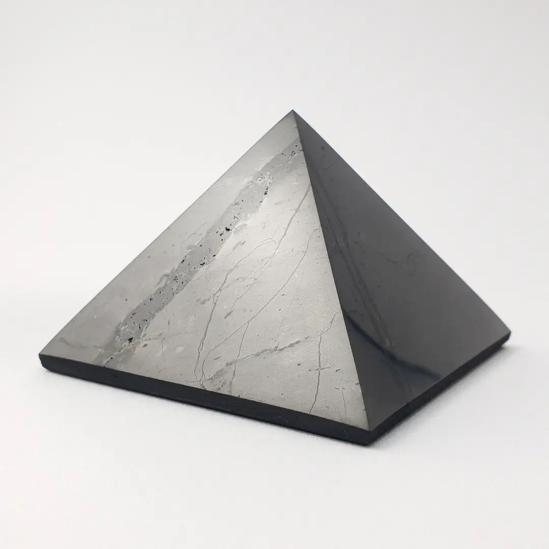 Šungit piramida 8cm #4788P1/B284