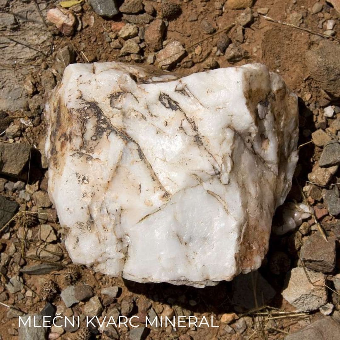 Mlečni kvarc mineral