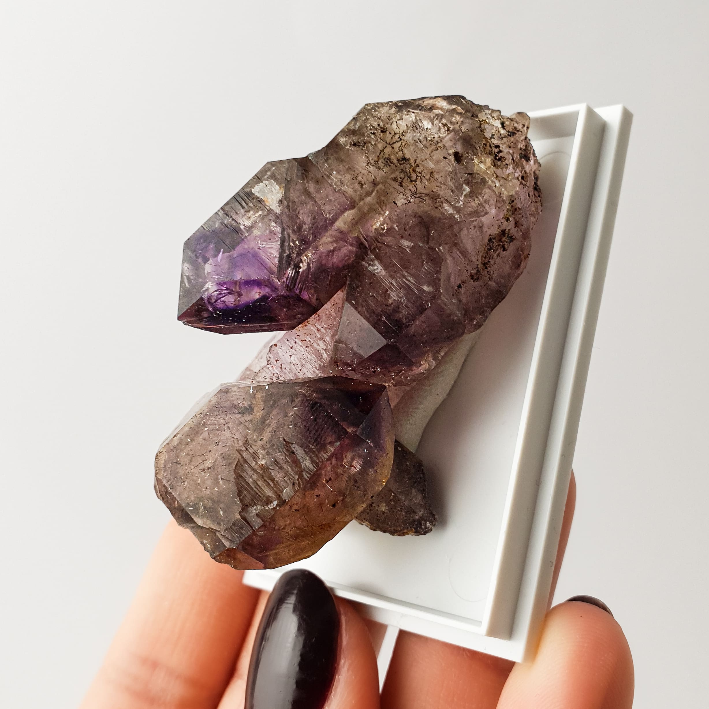 Ametist Zimbabwe u akrilnoj kutiji 41.3g #12396 (1)